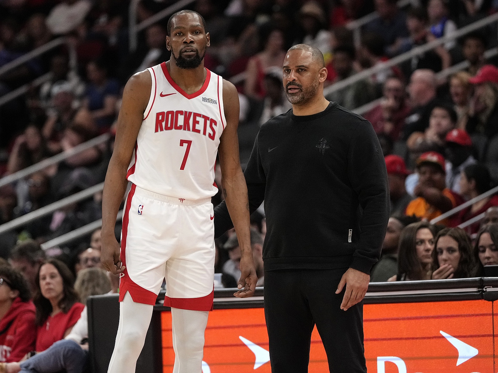 乌度卡：年轻球员们都取得了进步 我们不必再只依赖杜兰特